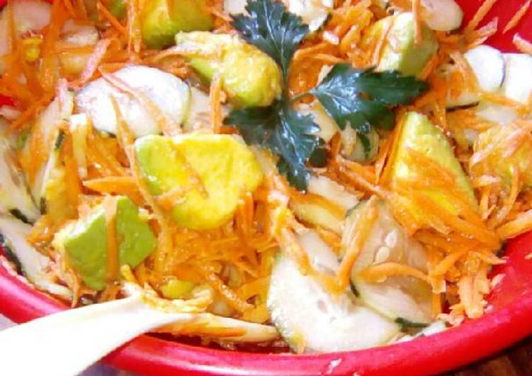 Ensalada tropical refrescante