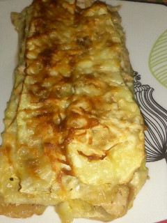 Una foto de Calabacín relleno de pollo y queso al grateen