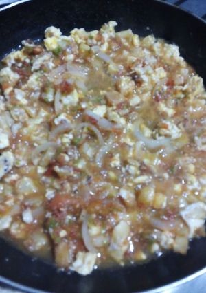 Una foto de Papitas con huevo en salsa