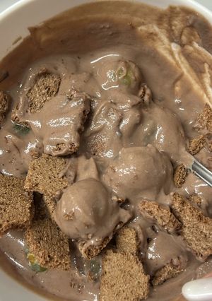 Foto de Bowl proteico de chocolate com uvas e magic toast