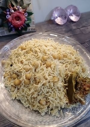 A picture of Chana pulao.