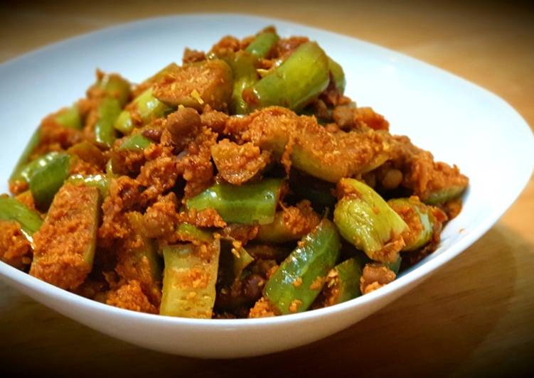 How to Prepare Kadale - Manoli Sukka / Chickpeas / Ivy Gourd Sukka