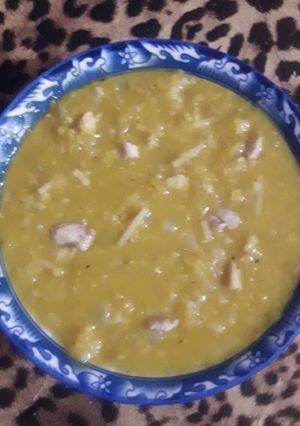 صورة لوصفة شوربه عدس بالدجاج والسباكيتي ع طريقتي 😊