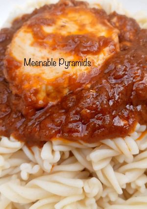 A picture of Egg stew with pasta.
