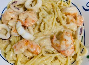Hình của món Mỳ ý hải sản sốt kem.