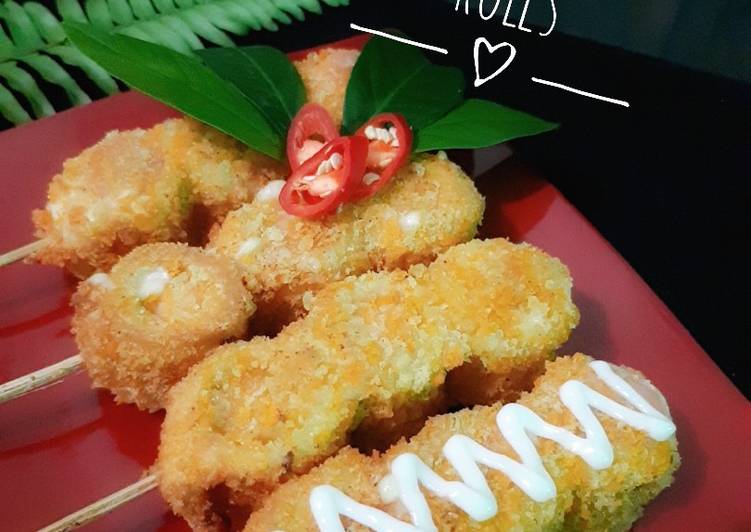 Steps to Make Refreshing Satay Sausage Rolls🍡
