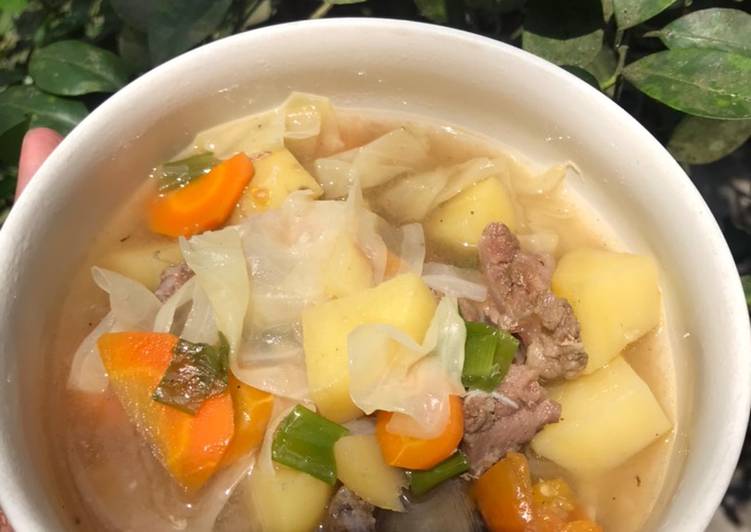 Langkah Mudah untuk Menyiapkan Sup Daging Sapi Bening, Lezat