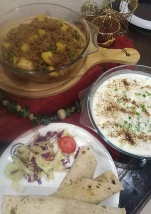 A picture of Aalu qeema with dahi phulki.