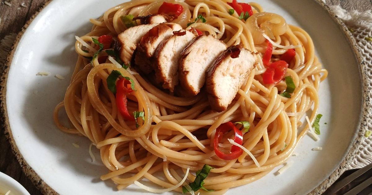Spaghetti Oriental Topping Ayam Panggang