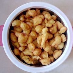 A picture of Aloo bonda.