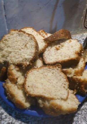 Una foto de Budín de banana súper esponjoso y rico😋