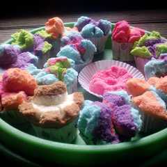 A picture of Bolu kukus mekar merekah/ bolu ceria/ bolu ketawa.