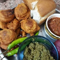 A picture of Mumbai Style Vada Pav.