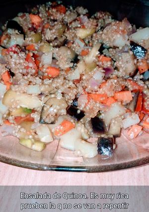 Una foto de Wok de verduras con quinoa