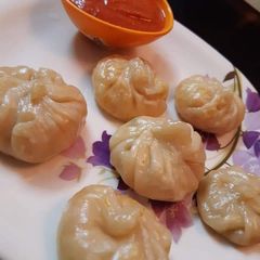 A picture of Momos.