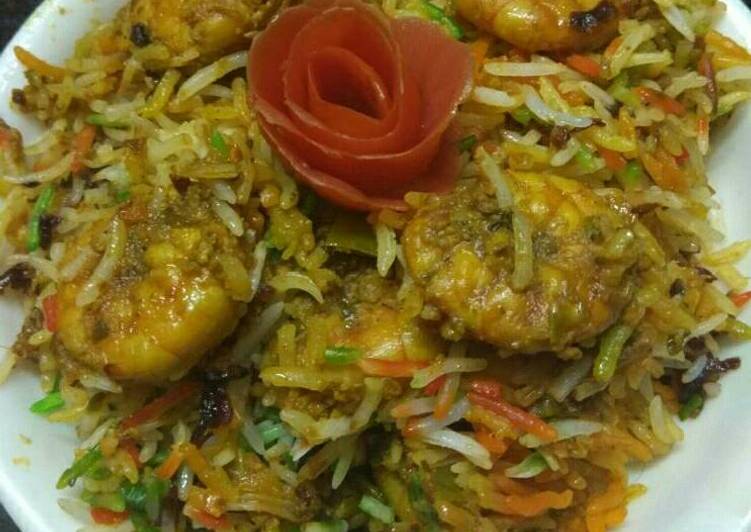 How to Make Favorite Delicious Prawn Biryani