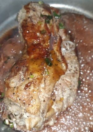 Una foto de Bondiola de cerdo al vino tinto y miel