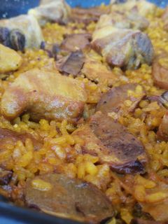 Una foto de Arroz de costillas, boletus y trufa