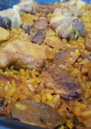 Una foto de Arroz de costillas, boletus y trufa