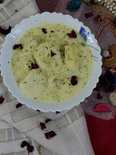 रसमलाई (Rasmalai recipe in Hindi) रेसिपी मुख्य फोटो