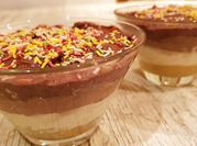 Una foto de postres individuales para vender