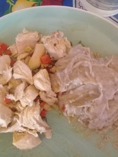 Una foto de Pollo a la king con salsa bechamel