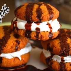 A picture of Chocolicious Cookie Sandwich.