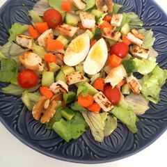 A picture of Panzanell(Italian bread salad) with leftover bread pieces.