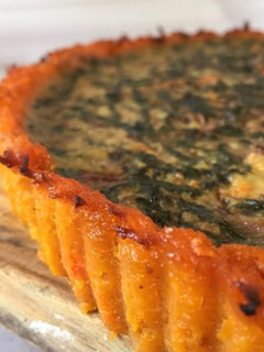 Una foto de Tarta de acelga y espinaca con masa de calabaza (sin harina!)