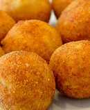 Bolinhos de Batata Recheados com Queijo