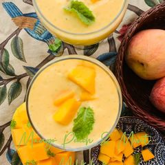 A picture of Mango Peach & Mint Milkshake.
