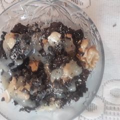 A picture of Dry fruit brownie with caramel sauce.