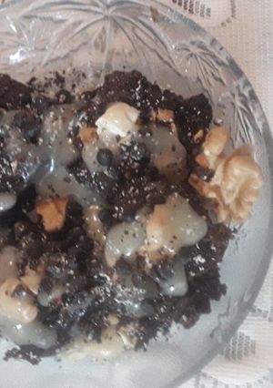 A picture of Dry fruit brownie with caramel sauce.