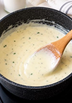 Une photo de 🤍 Sauce blanche maison, crémeuse et facile 😋
