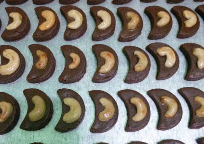 Cara Gampang Menyiapkan Choco Cashew Cookies, Enak Banget