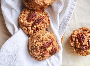 Foto principal de Muffins de manzana, canela y pecanas