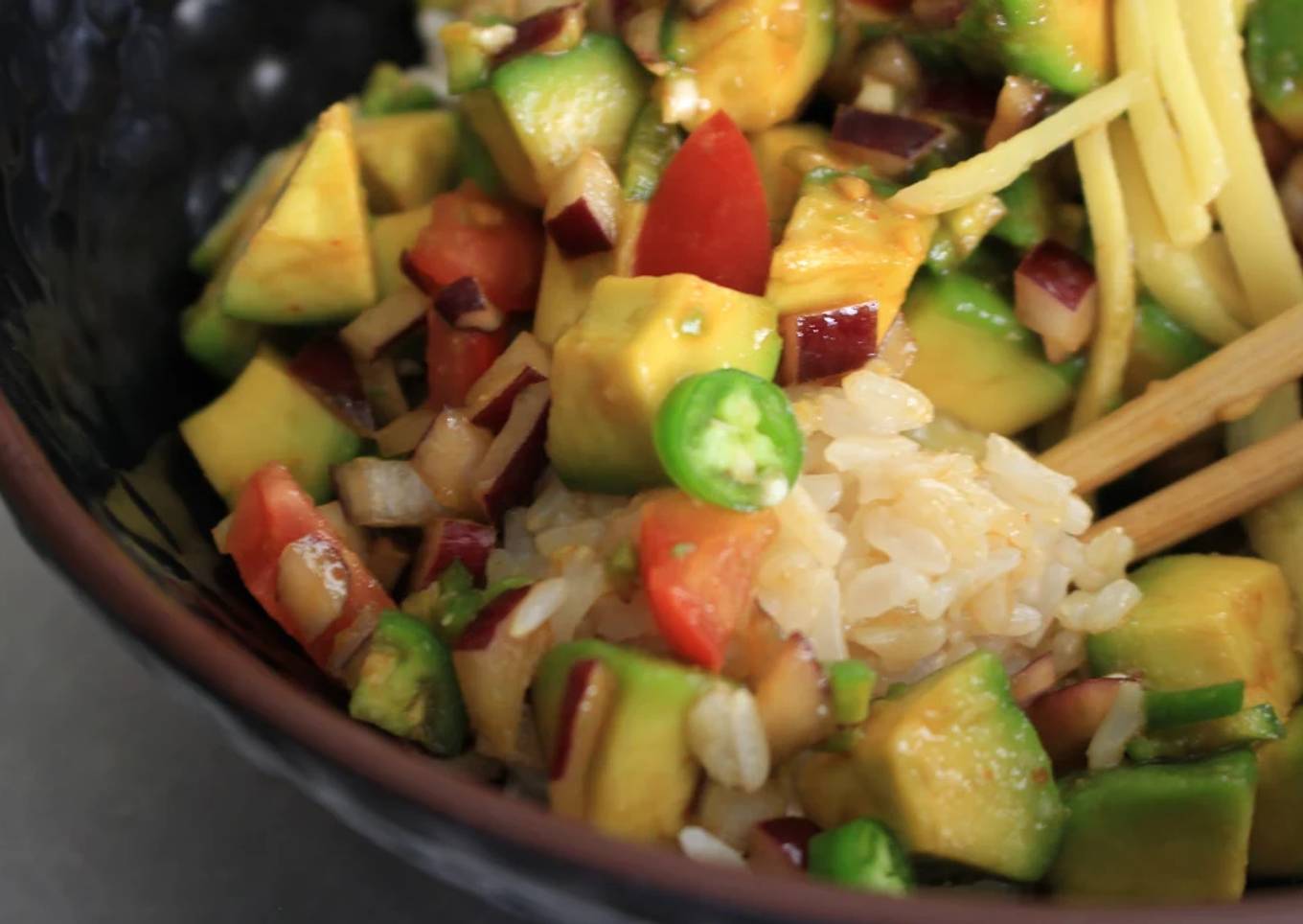 Chili Sesame Avocado & Brown Sushi Rice Bowl for 1