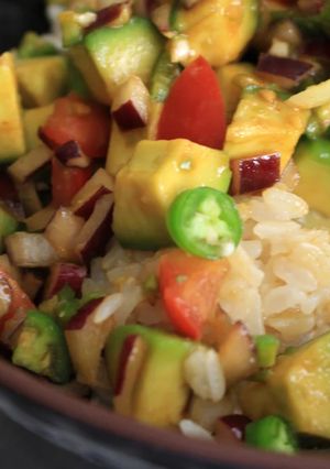 A picture of Chili Sesame Avocado & Brown Sushi Rice Bowl for 1.