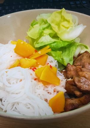 Hình của món Bún thịt chiên.