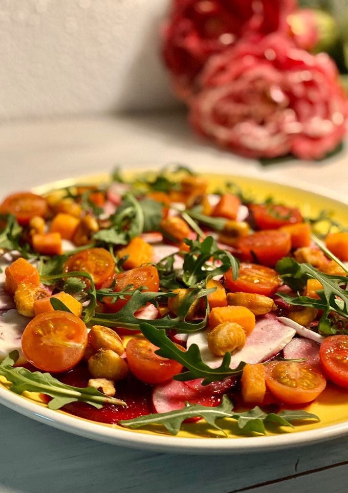 Una foto de Ensalada de temporada con aliño de ceviche