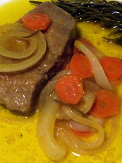 Una foto de Lomos de atún en escabeche de naranja (Videoreceta)