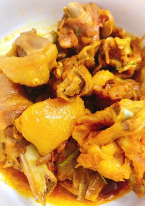 Hình của món Gà rang nghệ.