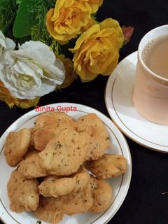 खस्ता कसूरी मेथी मठरी (Khasta kasoori methi mathri recipe in hindi) रेसिपी मुख्य फोटो