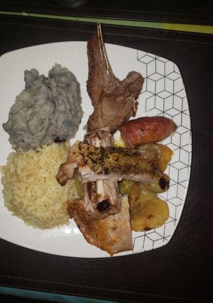 Una foto de Plateada y costillar al horno con puré de papas chilota