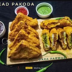 A picture of Bread Pakoda.