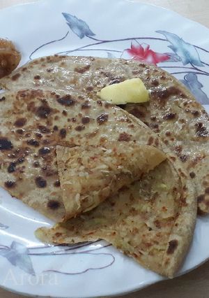 A picture of Delicious Stuffed Bottle Gourd (Lauki) Paranthas.