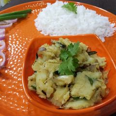 A picture of Manipur style alu kangmet.