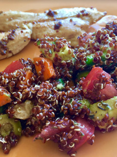 Una foto de Ensalada de quinoa roja súper rápida y fresquita!
