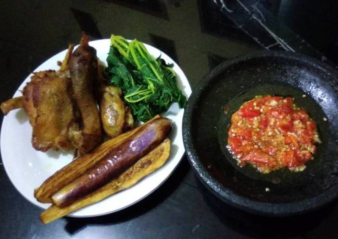 Ayam goreng sambel korek