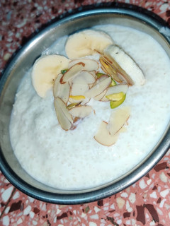 ખીર (Kheer Recipe In Gujarati) રેસીપી મુખ્ય ફોટો